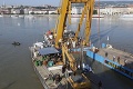 Najhoršie obavy sa nenaplnili: Záchranári vyzdvihli z Dunaja vrak vyhliadkovej lode