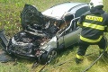 Auto po zrážke s cisternou zachvátili plamene: Nehoda si vyžiadala dvoch zranených