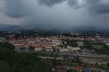 Banskou Bystricou sa prehnal intenzívny lejak: SHMÚ varuje pred vyčíňaním počasia