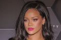 Rihanna vytasila prednosti: Sexi krivky v ultra krátkych šatách