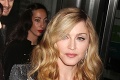 Popová kráľovná Madonna radikálne zmenila účes: Z blondínky je čiernovláska
