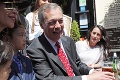 Muž, ktorý polial europoslanca Faragea mliečnym koktejlom, dostal pokutu: Svoj čin vôbec neľutuje
