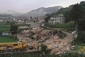 Silné zemetrasenie v Číne si vyžiadalo 11 mŕtvych: Trosky budov uväznili viacero ľudí
