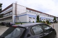 Streľba vo firme v Dubnici nad Váhom: Dvaja ľudia majú byť mŕtvi, zamestnancov evakuovali!