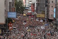 Masívny protest v Hongkongu: Medzi demonštrantmi a políciou vypukli zrážky