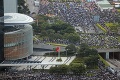 Obrovské protesty v Hongkongu zabrali: Vláda odložila rokovanie o kontroverznom zákone