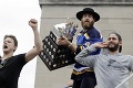 Blues sa konečne dočkali: Po 52 rokoch oslávili s fanúšikmi zisk Stanley Cupu