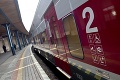V Poľsku sa zrazilo auto s prechádzajúcim vlakom: 5 mužov neprežilo