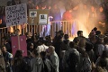 Vzbura žien vo Švajčiarsku: Do ohňa hádzali podprsenky, z práce odchádzajú protestne skôr