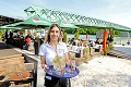 Bratislavské pláže v horúcom počasí priťahujú ľudí: Koľko vysolíte za drink a jedlo?