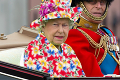 Narodeninový kostým kráľovnej Alžbety sa stal hitom: Ľudia na internete si robia z neho poriadnu srandu