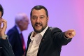 Salvini presadil nový dekrét proti utečencom: Prevádzačom hrozí mastná pokuta