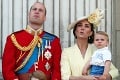 Najmladší syn Williama a Kate počas oslavy kráľovniných narodenín všetkých zatienil: Sledujte, čo stváral princ Louis