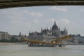 Ostro sledovaná operácia v Budapešti: Z dna Dunaja majú vytiahnuť potopenú loď