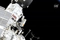 Ruskí kozmonauti na 6 hodín vystúpili z ISS: Šichtu vo voľnom vesmíre zahájili pekným gestom