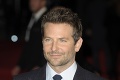 Ženy, pozrite si TOP fotky opäť slobodného Bradleyho Coopera: Na niektorých herca ani nespoznáte!