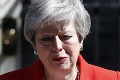 Britská premiérka so slzami v očiach oznámila, že odstupuje: Neodchádzam so zášťou