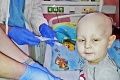 Mama je zúfalá zo správania personálu v banskobystrickej nemocnici: K synčekovi s leukémiou dali dieťa s horúčkou!