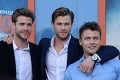 Hollywoodska hviezda je opäť voľná: Liam Hemsworth sa nechce viazať, jeho ex to nesie ťažko