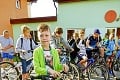 Toto sa len tak nevidí, žiaci z Veľkého Šariša ohromujú Slovákov: Prečo toľkí chodíme do školy na bicykli?