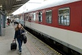 Komplikácie na Záhorí: Spadlo trakčné vedenie, ľudia zostali uväznení vo vlaku