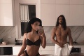 Sexica pózuje nahá vo vani: Ľudia zbadali ďalšiu holú osobu, jedna vec im teraz nedá spávať