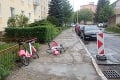 Prvý mesiac bajkšeringu v Košiciach sa nezaobišiel bez problémov: Ľudia si bicykle užívajú, aj ich ničia