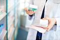Európska lieková agentúra odporučila liek na liečbu COVID-19: Toto lacné liečivo preukázateľne pomáha v boji s chorobou