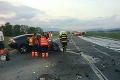 Vážna dopravná nehoda pri Martine: Zrážka osobného a nákladného auta si vyžiadala jednu obeť