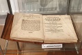 V múzeu v Rimavskej Sobote vdýchli život spráchnivelým knihám: Tento lexikón je starší ako Mária Terézia!