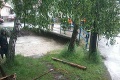 Na Slovensku leje ako z krhly: SHMÚ naďalej varuje pred dažďom, hrozia aj povodne