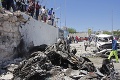 Samovražedný bombový útok počas dopravnej zápchy: 20 mŕtvych, medzi zranenými sú poslanci