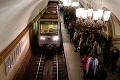 V moskovskom metre vypadla elektrina: Vo vagónoch uviazla tisícka ľudí