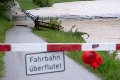 Silné dažde v Nemecku spôsobujú záplavy a vyžiadali si obeť: Nad pôrodnou sálou sa zrútila strecha