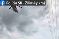 Vážna nehoda v Žiline: Linkový autobus havaroval, skončil mimo cesty