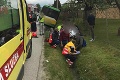Vážna nehoda v Žiline: Linkový autobus havaroval, skončil mimo cesty