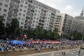Varšavou pochodovali tisíce ľudí: Poliaci chcú zostať v únii