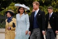 Princ Harry sa objavil na kráľovskej svadbe: Spoločnosť mu robila iná žena