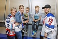 Slovenský tím podporujú v hľadisku rodiny, priateľky aj športové legendy: Chlapci, do toho!