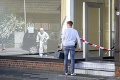 V nemeckom penzióne našli tri telá prebodnuté šípmi: Byt jednej z mŕtvych žien vydal hrozné tajomstvo