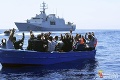 Záchranári vytiahli z mora tisícky migrantov: Desiatky ľudí sa však utopili!