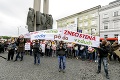 Obyvatelia Palárikova protestujú proti megafarme: Na jednom mieste chcú sústrediť tisícky ošípaných