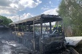 Tragédia na diaľnici: Autobus s väzňami po zrážke začal horieť, jeden človek zomrel