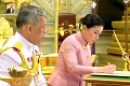 Thajský kráľ sa štvrtýkrát oženil: Uvidíte, čo robila jeho vyvolená počas obradu, nebudete chápať