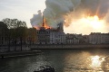 Katastrofický požiar slávnej katedrály Notre Dame: Prezident Macron ruší svoj program