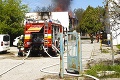 Požiar bratislavskej ubytovne si vyžiadal jednu obeť a 8 zranených: Pred ohňom utekali v pyžamách a bosí
