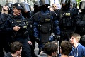 Českí policajti spacifikovali odporcov nacionalistov: Fašisti, vypadnite! kričali pred zásahom
