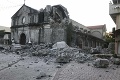 Filipíny zasiahlo silné zemetrasenie: Hlásia mŕtvych, po desiatkach ďalších pátrajú
