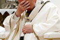 Pápež na Zelený štvrtok posvätil oleje: Večer umyje nohy väzňom
