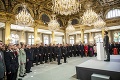 Prezident Macron prijal hrdinov, ktorí bojovali s plameňmi v katedrále Notre-Dame: Mal požiar na svedomí skrat?